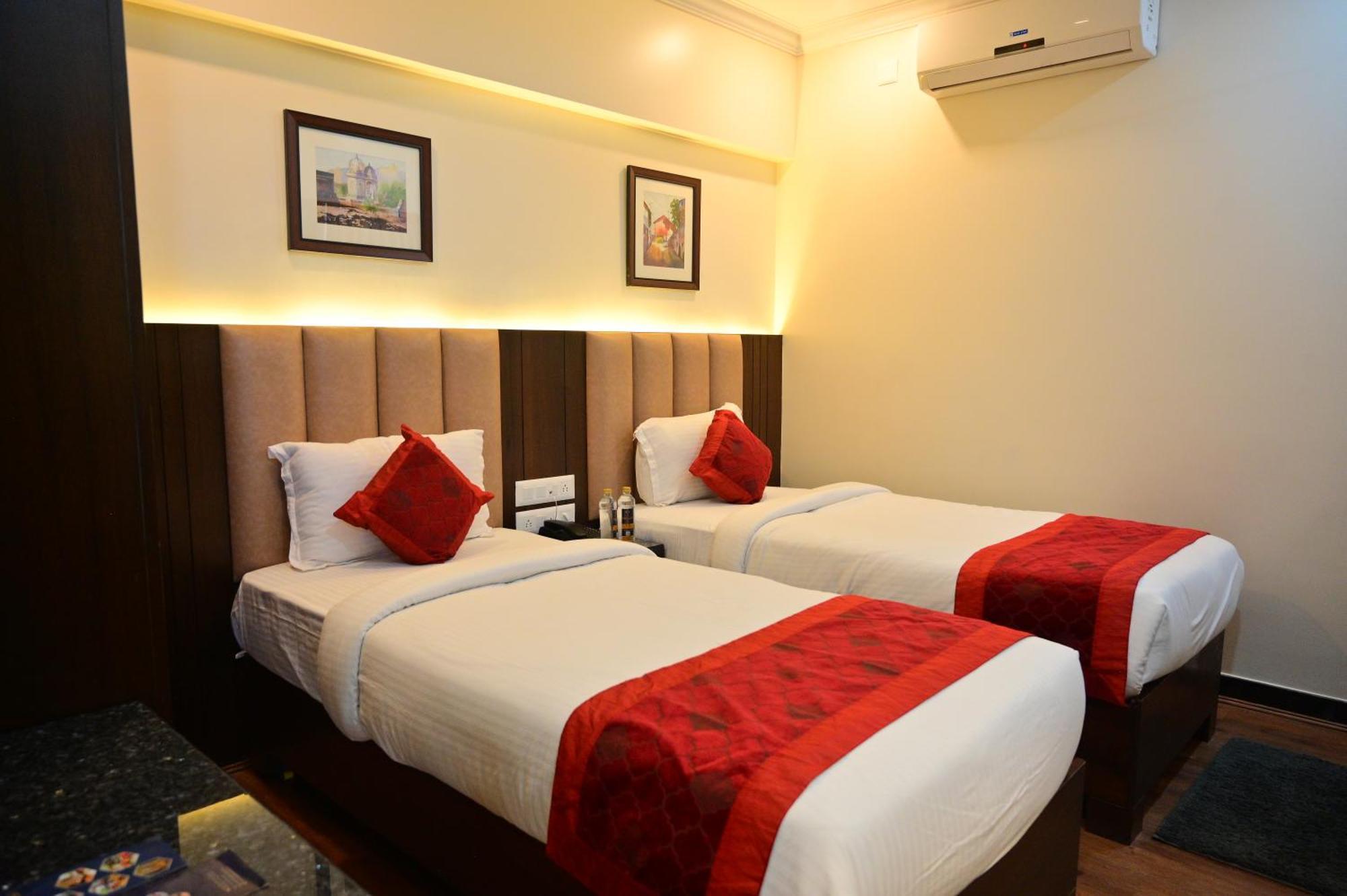 Hotel Golden Riviera Mysore Exterior photo