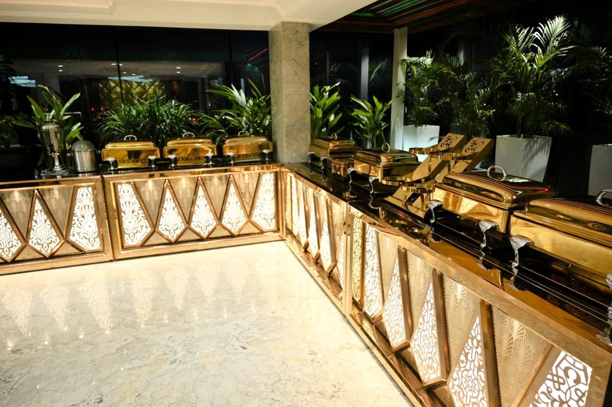 Hotel Golden Riviera Mysore Exterior photo